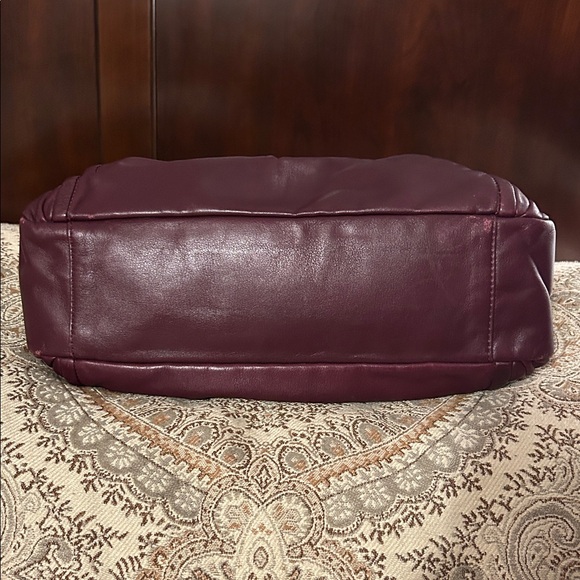 Coach Super Soft Burgundy Leather Handbag with removable shoulder strap - Picture 5 of 15